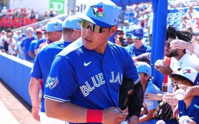 「正直あり得ないレベル」岡本和真、“規格外”の初アーチが評価される理由　米ファン熱狂「“甘い失投”を打ったわけじゃない」