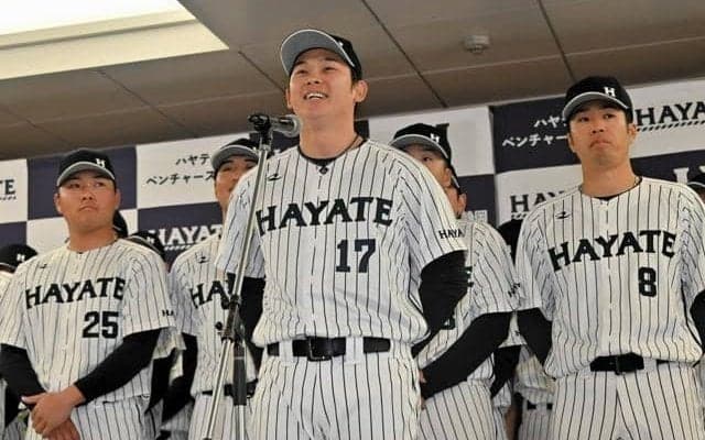 プロ野球ハヤテ、来月開幕を前に静岡駅北口で出陣式