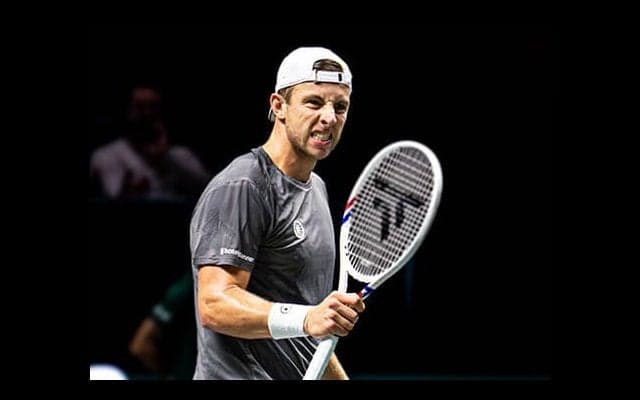  世界10位破り8強 シード3選手敗退 