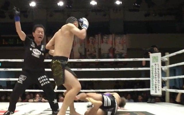 “一撃\"カウンター、撃ち抜かれ“ぐにゃり” 戦慄KOに「すんごい音」「目が飛んでいる」