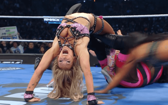 何が起こった？ 女子レスラー、“すごい角度”ブリッジ固めで勝利確信のハズが…まさかの展開に会場騒然「初めてみた」