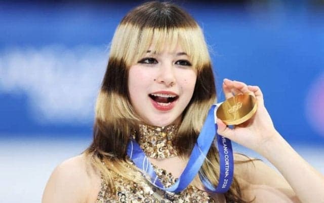 アリサ・リウの“金×黒リングヘア”が新たなトレンドに！　担当スタイリスト「予約は秋までぎっしり埋まっているわ」