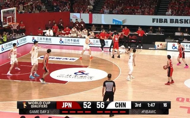 「何がファウルなん！？」日本vs中国戦の“不可解ジャッジ”にファン騒然「正当だと思う」「可哀想」馬場雄大のスクリーンに笛【バスケW杯予選】