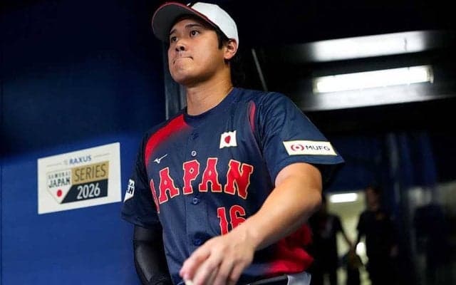 大谷翔平が球場入り　ファン1000人超殺到…中日との強化試合、警察官動員の厳戒態勢