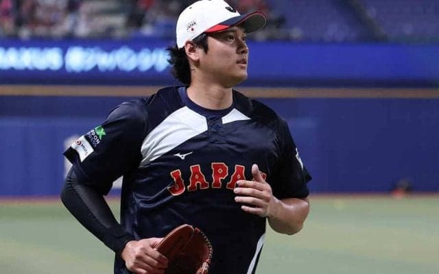 大谷翔平、ボール投げ入れの“神対応”　ド軍ユニファンがキャッチ→始まった即席撮影会