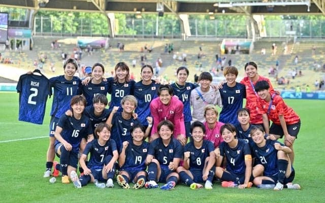 ｢長野風花が190センチくらいある｣女子アジア杯直前なでしこ全員集合写真に“違和感”あり！ 背番号10司令塔が｢いないじゃん…と思ったらw｣｢めっちゃ背高くなってる｣