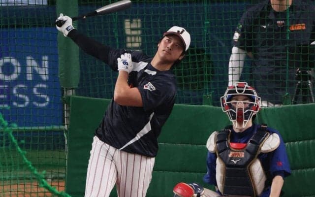 大谷翔平、衝撃の「11/28」　フリー打撃で快音連発…侍メンバー、中日勢も見つめる中、メジャー組が競演