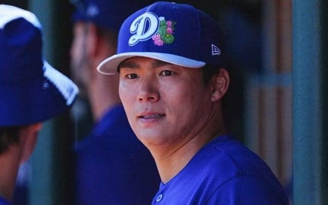 山本由伸、日本へ出発日は「秘密です」　侍Jでの投球制限問われるも…囲み取材で二ヤリ