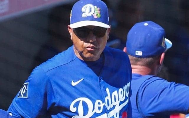 いきなり被弾も…山本由伸は「大丈夫」　ロバーツ監督が置く信頼、12失点大敗には辛口