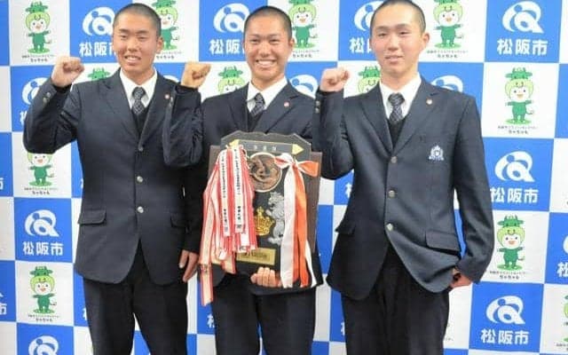 三重高校選手ら、「一戦必勝」　選抜前に地元の松阪市役所訪問