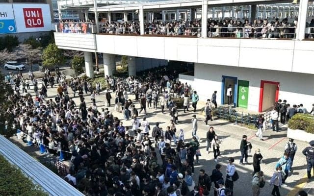 連日の大谷フィーバー、2日目は球場外に約2000人　前日の“2倍”…警官もアナウンス