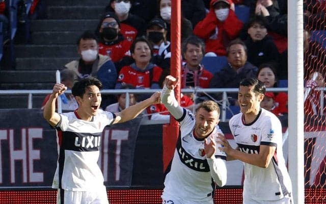 【鹿島】浦和に0-2から３発で逆転勝ち　３連勝で首位浮上　後半45分にチャブリッチが決勝弾