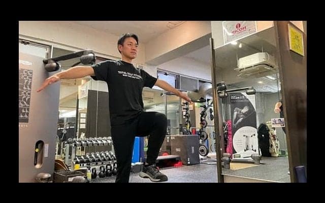 ゴルフスイングに大切なバランス感覚を鍛える方法