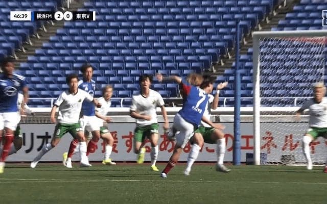 Jリーグで衝撃弾！“逆足ダイレクトボレー”が「ベストゴール候補だ」「美しいにも程がある」横浜FM・遠野大弥のゴラッソに絶賛の嵐