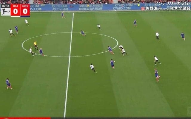 「ガチで上手い」佐野海舟、まさかの“一瞬の動き”「ドン引きやん」相手2人を置き去り→密集を切り裂くドリブル突破