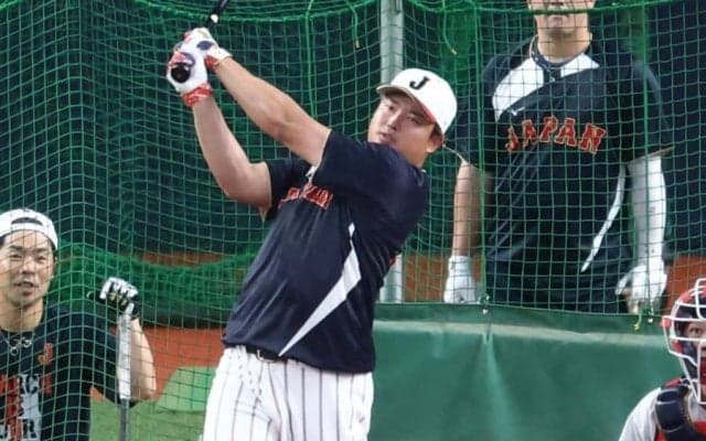 村上宗隆、大谷バットで5階席弾　最長140mの47スイングで8本柵越え…合流初日に快音連発