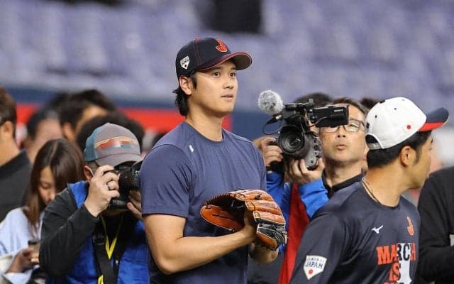 【WBC】吉田正尚の打球を大谷翔平がキャッチ　京セラドーム大阪でフリー打撃