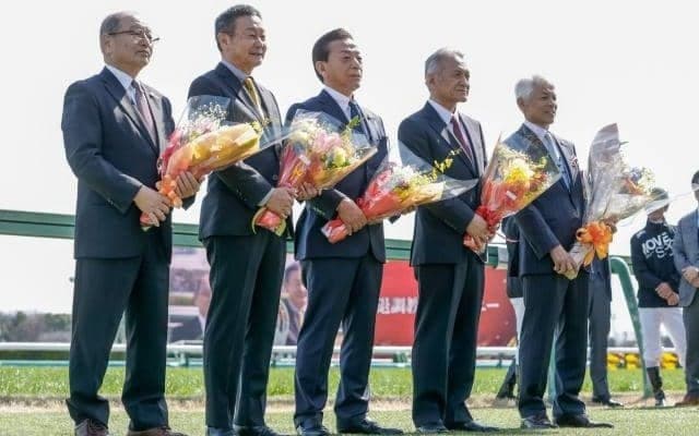 国枝栄師、小西一男師、根本康広師、西園正都師が中山で最終出走