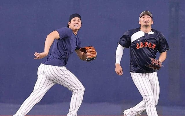 【WBC】大谷翔平、鈴木誠也とともに華麗な背走キャッチ披露し談笑　２日初実戦で伝説再現期待