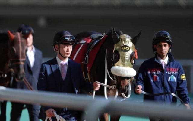 元JRA騎手・永野猛蔵さんが阪神に…サキドリトッケンの曳き手として登場