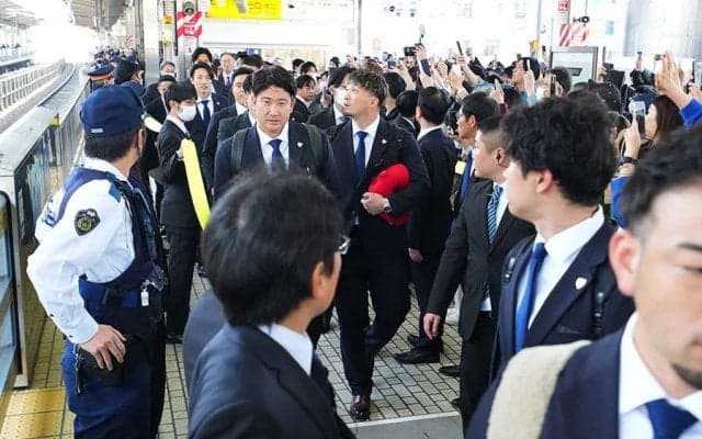侍J見た米ファン混乱「どれが大谷だ」　バッチリ決めた新幹線移動が呼んだ「誰が誰だか」