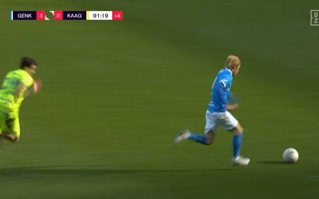 早送りかよ！伊東純也がレベチな“超爆速”40mランから圧巻アシスト「1人だけプレミアリーガーおる」DF置き去りの仰天スピード＆極上ラストパスにファン衝撃