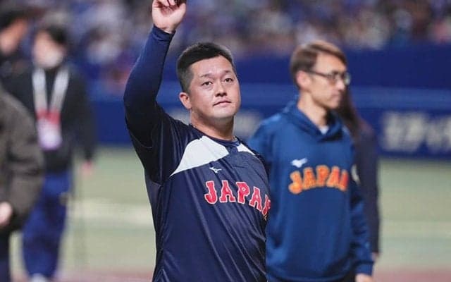 大谷翔平の背後で放つ威圧感　侍27歳にファン爆笑「お茶噴いた」「狙ってやってる？」