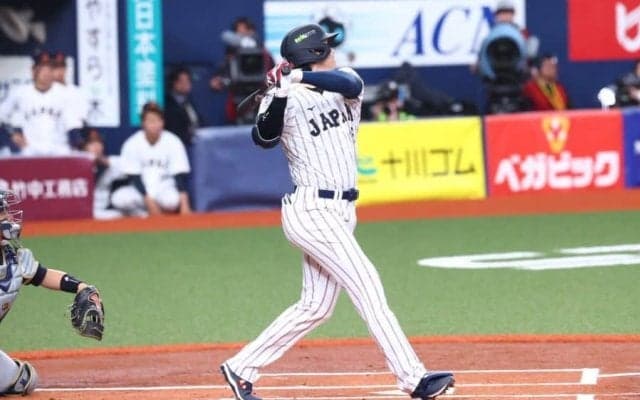 大谷翔平、登場だけで場内歓声　スイング毎にどよめき…“初打席”は左飛で凡退