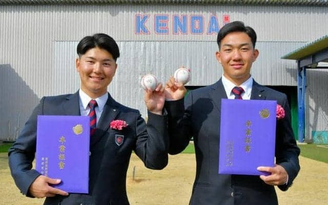 健大高崎で卒業式　石垣、佐藤両投手がプロでの活躍誓う