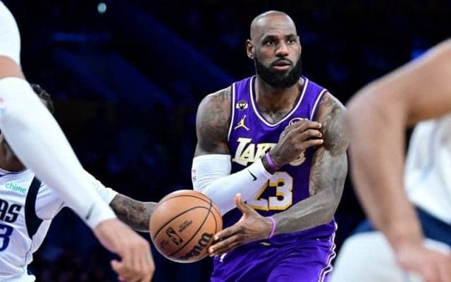 レイカーズ在籍8年目のレブロン・ジェームズがシーズン通算アシスト数で球団史上5位に