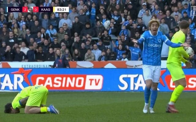 「最高のプレーが台無し」「どうなってんの」伊東純也、背後からの豪快スライディングがイエロー判定に「めちゃくちゃクリーンじゃん」ファンの不満爆発