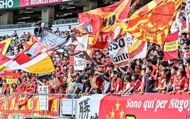 ｢これずるくない？｣｢買うに決まってるやん｣名古屋が“ピクシー聖地帰還”記念ユニフォームを販売！ マッチデーロゴ入り＆ゴールド仕様の背番号10｢めっちゃ欲しい｣