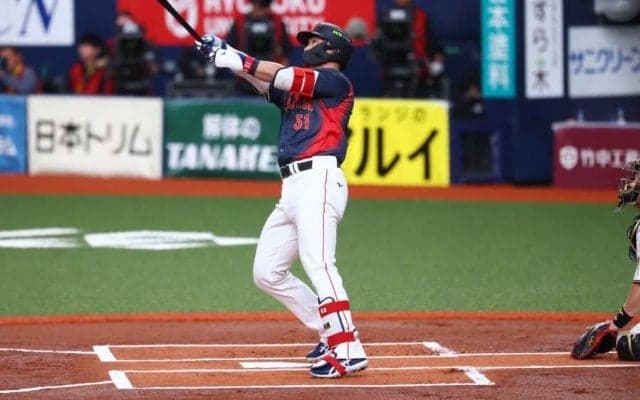 侍J・鈴木誠也、131m特大弾　京セラD大熱狂＆大谷もニヤリ…お茶パフォも“微妙に変化”