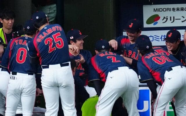 【WBC】やり直し「お茶パフォ」は「たてる」ポーズ　北山亘基がレクチャー、誠也先制弾で披露