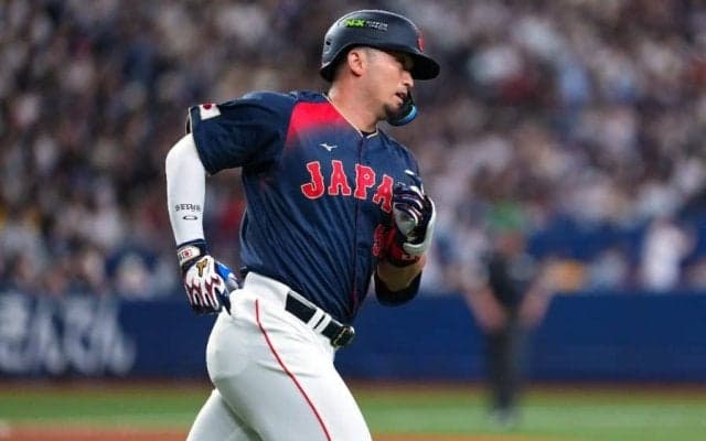 侍ベンチでほっこり　誠也HR後に発見…25歳がまさかの行動「可愛いすぎる」「いいね」