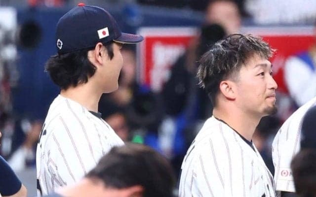 大谷の真横で「なにしとんねん」　発見された鈴木誠也の行動…まさかのポーズにファン爆笑