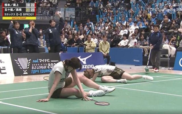 女子バドミントンで90秒間の“異例”超ロングラリー　「動いて打つ」「前に出る」「返した返した！」場内どよめき、選手は倒れる