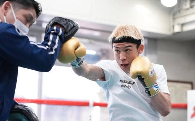 妻がトレーナーの個性派ボクサー飯村樹輝弥が二人三脚で世界初奪取狙う「最高の恩返しだと」