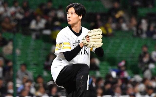 【ソフトバンク】正木智也の慶応高野球部の同級生、渡辺哲成さんが始球式「投球は100点です」