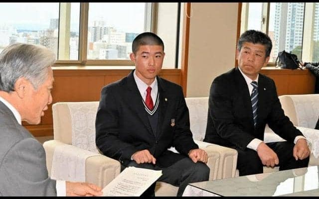「感動届ける」選抜出場の佐野日大、栃木県知事を表敬訪問　高校野球
