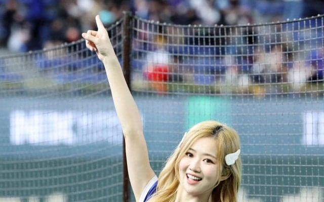 【WBC】台湾エリートチアリーダーたちが情熱可愛的ダンス　純白ショートパンツで熱狂応援