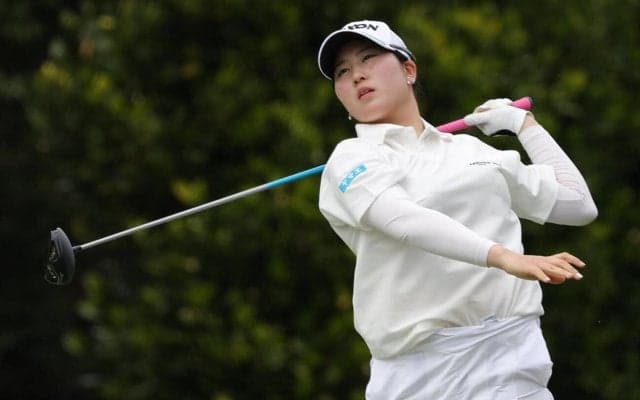 ルーキー藤本愛菜が3位発進「100点」バンカーからのチップインイーグルに「1号ですか！？」