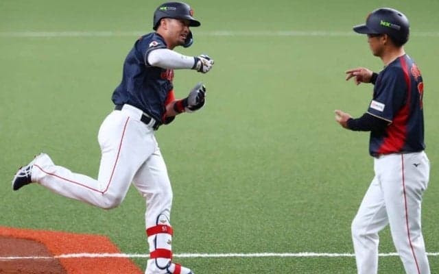 侍ジャパン“お茶点て”が驚きのTシャツに　「出た!早っw」「仕事が早いんよ」米で販売