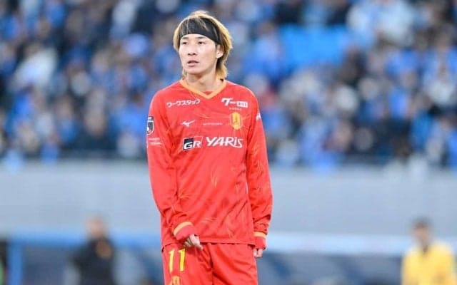 ｢青天の霹靂ぃぃ！｣J1名古屋FW山岸祐也と“美しすぎるサポーター”SHONOが電撃婚＆幸せ満載ツーショット公開！｢美男美女お似合いすぎます｣｢末永くお幸せに｣