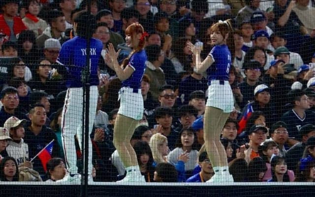 台湾美女軍団の中でも「マジで可愛すぎ」　“親日”金髪チアに視線釘付け「魅力的」