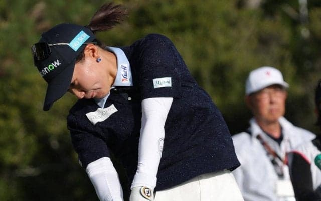 単独首位の永井花奈は１つ伸ばし、２位に２差つけて折り返し　出だしは３連続バーディーの好発進