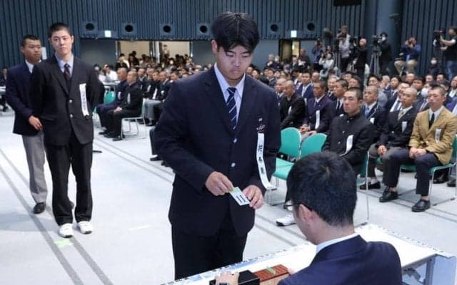 花巻東・古城主将「ごめんの3文字伝えたい」　センバツ抽選会