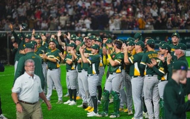 チェコ＆豪州、試合後に尽くした“礼節”　整列→お辞儀…内野席総立ちで両軍に拍手