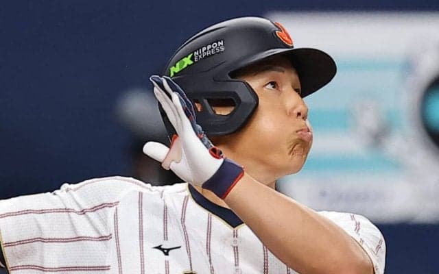 【WBC】吉田正尚が感動の再会　元オリックスのアダム・ジョーンズ氏がグラウンド訪問