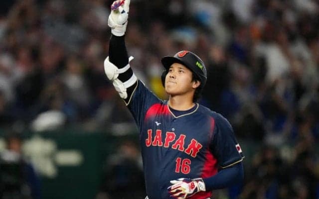 「史上最高の選手が東京ドームでショーを繰り広げている!!」大谷翔平、驚愕の満塁弾を米記者も“速報”「彼はゴート」【WBC】